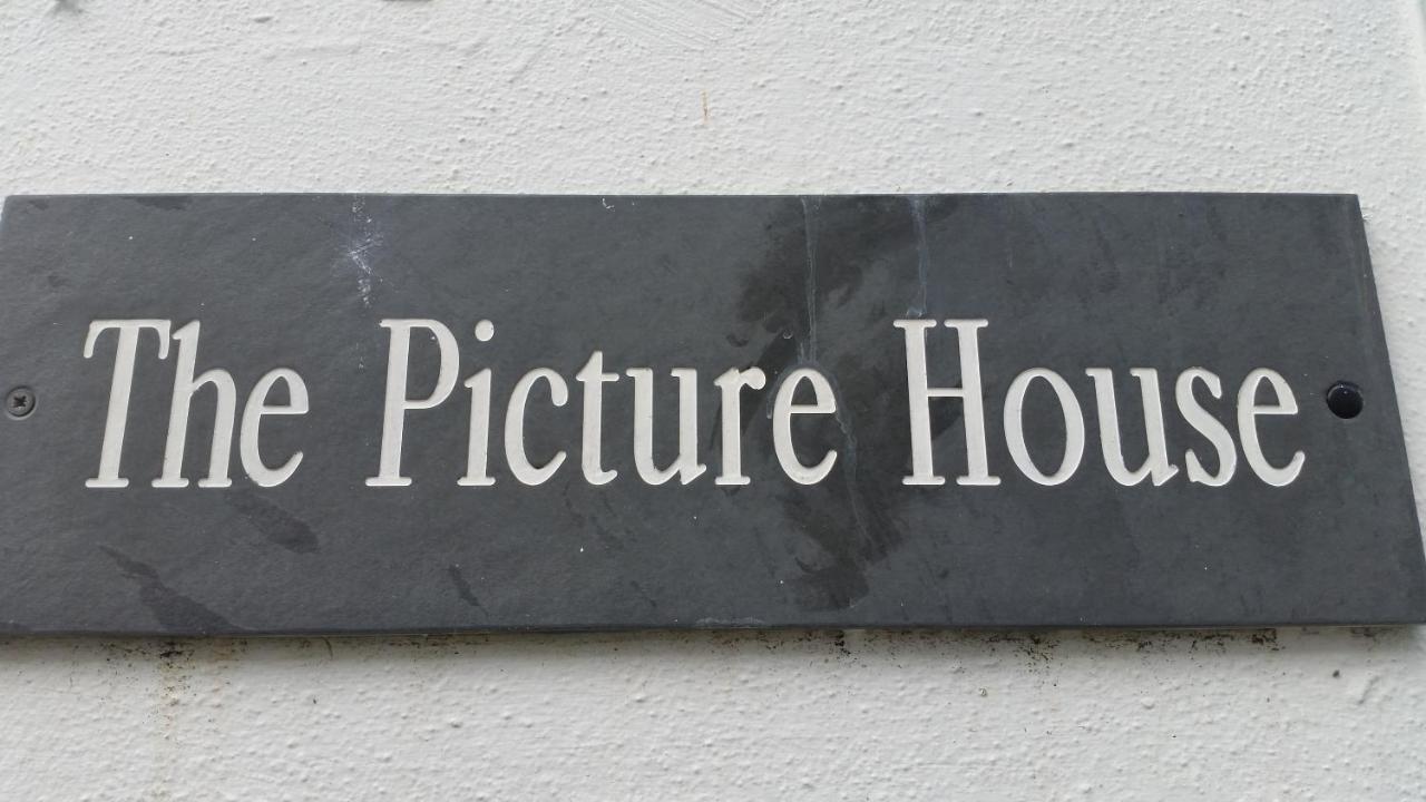 The Picture House Stylish Apartment In Fowey Exterior photo